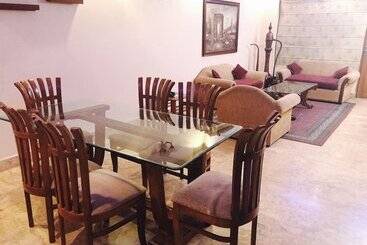 Skylink Suites Bed & Breakfast