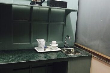 Skylink Suites Bed & Breakfast