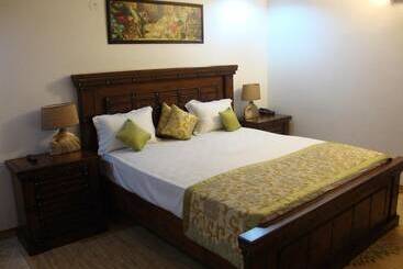 Skylink Suites Bed & Breakfast