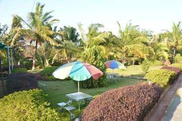 هتل Zip Raashi Farm