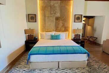 G Boutique Hotel At San Andres Peten