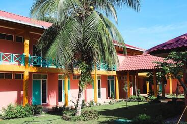 هتل Papaya Resort