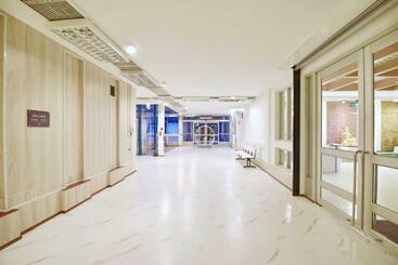 97 Merryland Apartments &