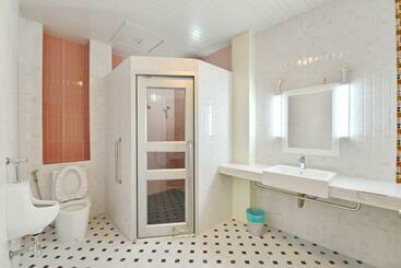 97 Merryland Apartments &