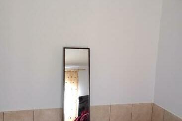 تختخواب و صبحانه Guest House Hazem