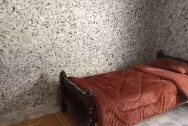 تختخواب و صبحانه Guest House Hazem