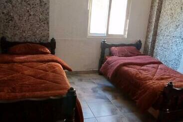 تختخواب و صبحانه Guest House Hazem
