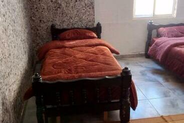 تختخواب و صبحانه Guest House Hazem