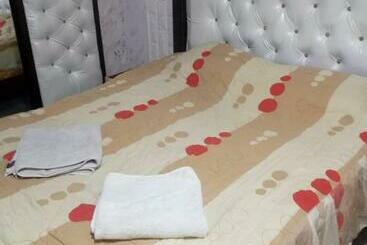 تختخواب و صبحانه Guest House Hazem