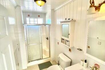 پانسیون Eleuthera Retreat   Villa & Cottages On Pink Sand Beachfront