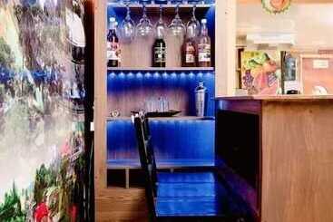 پانسیون Hostal Sol Y Luna Hostel