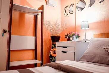 پانسیون Hostal Sol Y Luna   Hostel