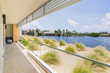 استراحتگاه One Canal Point