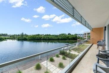 استراحتگاه One Canal Point