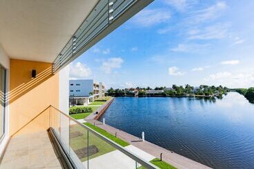 استراحتگاه One Canal Point