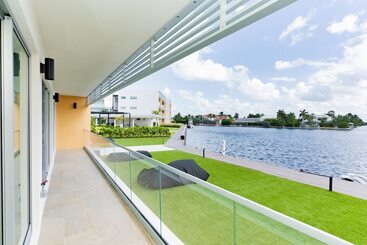 استراحتگاه One Canal Point