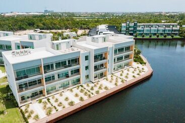استراحتگاه One Canal Point
