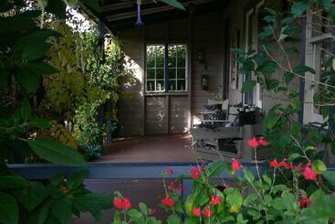 تختخواب و صبحانه Redcliffe House
