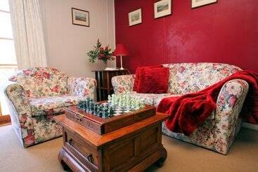 تختخواب و صبحانه Redcliffe House