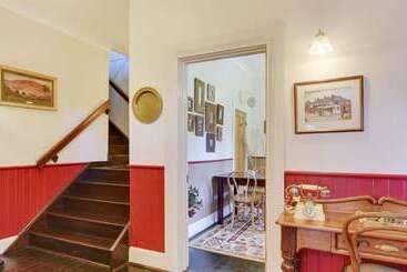 تختخواب و صبحانه Redcliffe House