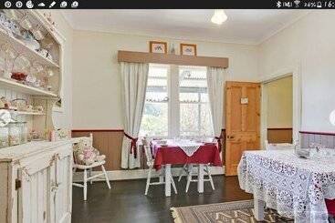 تختخواب و صبحانه Redcliffe House