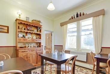 تختخواب و صبحانه Redcliffe House