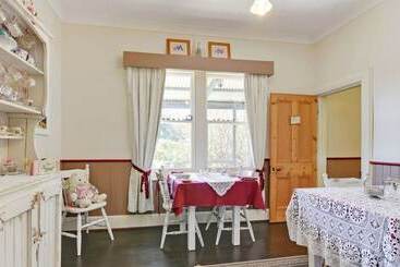 تختخواب و صبحانه Redcliffe House