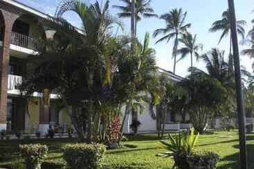Costa Alegre Hotel & Suites
