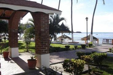 Costa Alegre Hotel & Suites