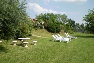 هتل Agriturismo Renzano Garden Apartments