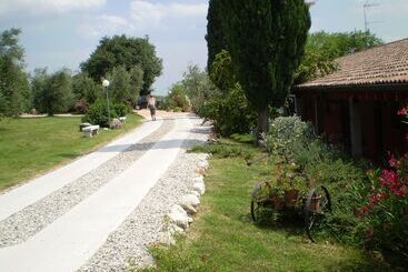 هتل Agriturismo Renzano Garden Apartments