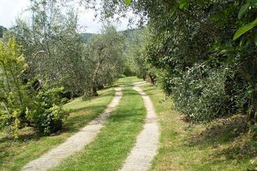 هتل Agriturismo Renzano Garden Apartments