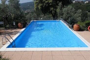 هتل Agriturismo Renzano Garden Apartments