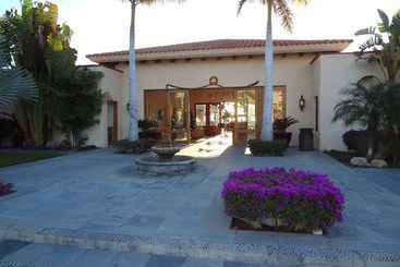 هتل Cabo Marina Beach Condos