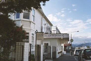 هتل Escape To Picton Boutique