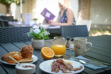 هتل Inn Design  Restaurant L Escale