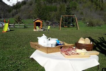 هتل Lo Campagnar