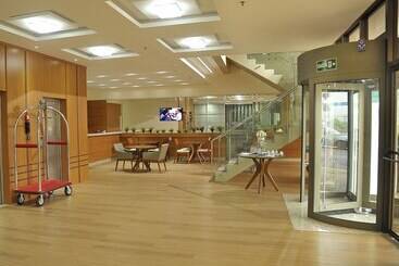 هتل Maestro Premium Cascavel