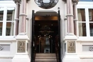 هتل The Chambers   Park Place   Apartments