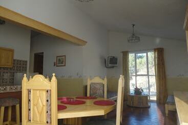 هتل Villas De La Montana