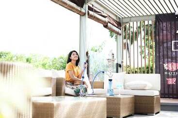 استراحتگاه Amed Cafe & Hotel Kebun Wayan