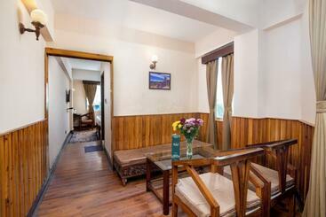 هتل Muscatel Roma   400 Mts From Mall Road