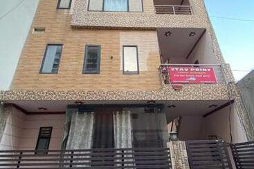 هتل Oyo 90454  Stay Point