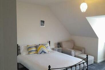 پانسیون Spacious Ensuite King Room Private Neighbourhood Free Parking Space