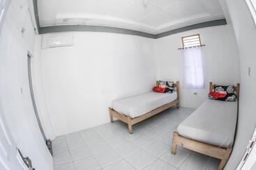 پانسیون Nias Surf Stay