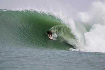پانسیون Nias Surf Stay