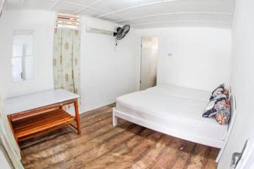 پانسیون Nias Surf Stay
