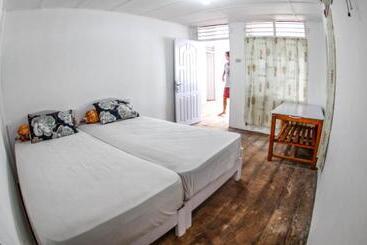 پانسیون Nias Surf Stay
