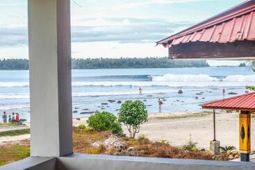 پانسیون Nias Surf Stay