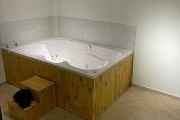 Cozy House En Envigado Con Jacuzzi - Envigado